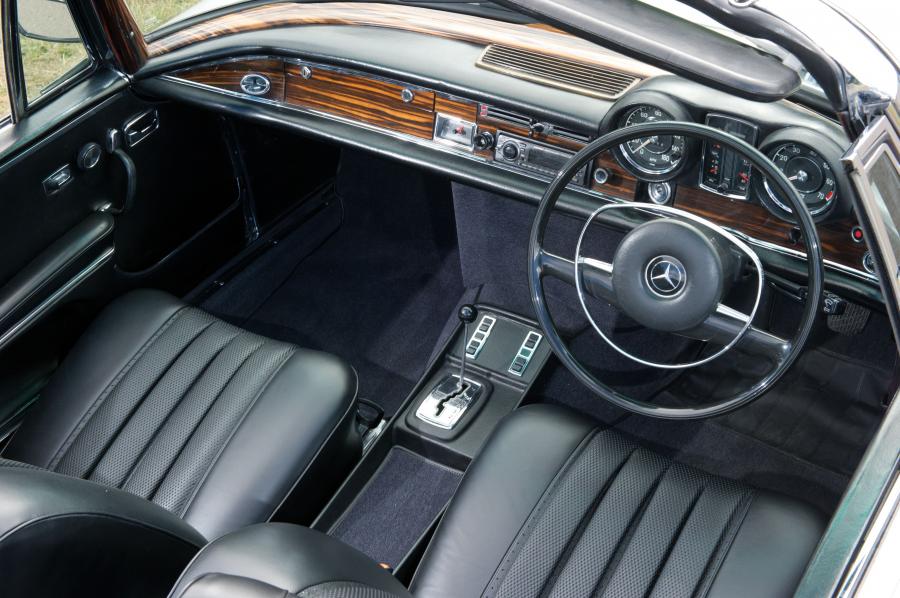  Mercedes-Benz 280 SE 3.5 Cabriolet 1970 года  (фото 2 из 19)